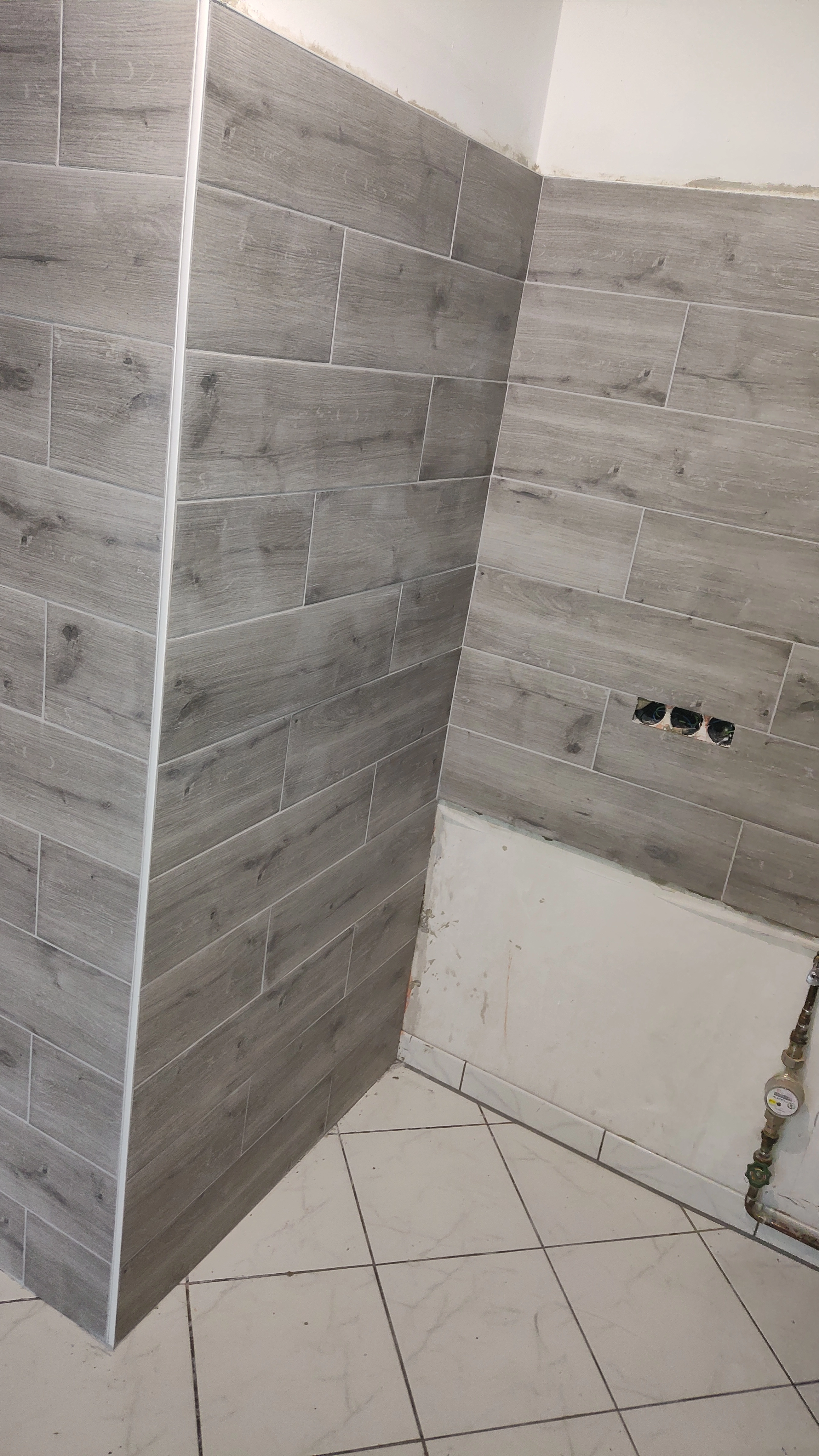 Fliesenboden im Badezimmer
